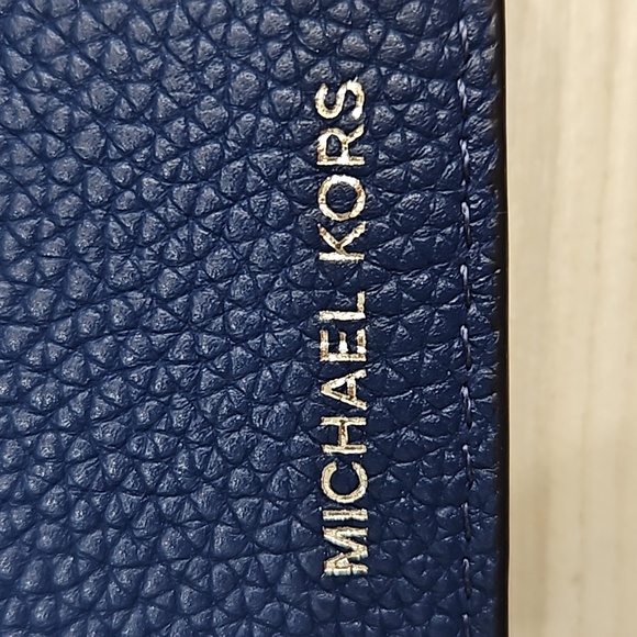 Michael Kors Wallet Crossbody - Picture 12 of 13